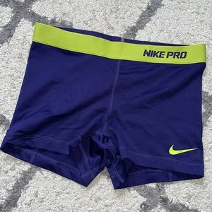 Womens Nike Pros 3”